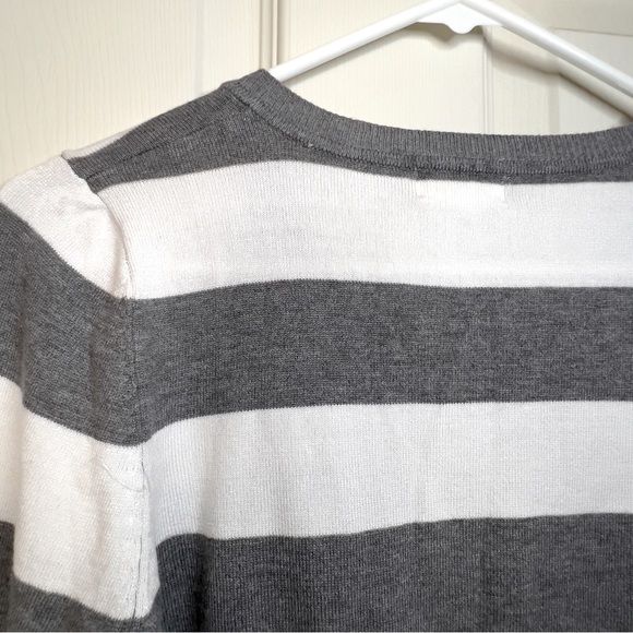 ‼️3/$10‼️Stripe white and grey sweater/ cardigan size Large. Like new. - Picture 5 of 6